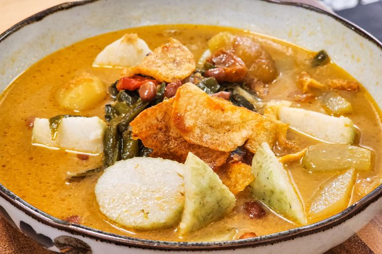 (Ilustrasi hidangan lontong pada saat merayakan cap go meh)