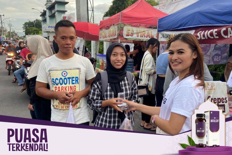 (Suasana bagi-bagi Takjil pada saat Semarak THR 2024 yang dilakukan oleh Bio Insuleaf, sumber : tim Bio Insuleaf)