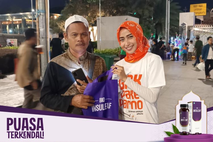 (Suasana pada saat membeli produk Bio Insuleaf di semarak THR 2025, sumber : tim Bio Insuleaf)