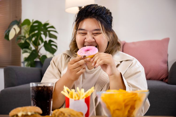 (Obesitas bisa menjadi penyebab seseorang mengalami asam urat, sumber : freepik)