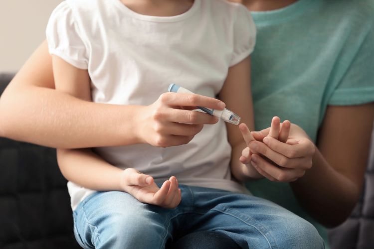 (Ilustrasi anak muda yang sudah mengalami diabetes tipe 5, sumber : freepik)
