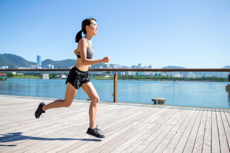 (Ilustrasi olahraga jogging, sumber : canva)
