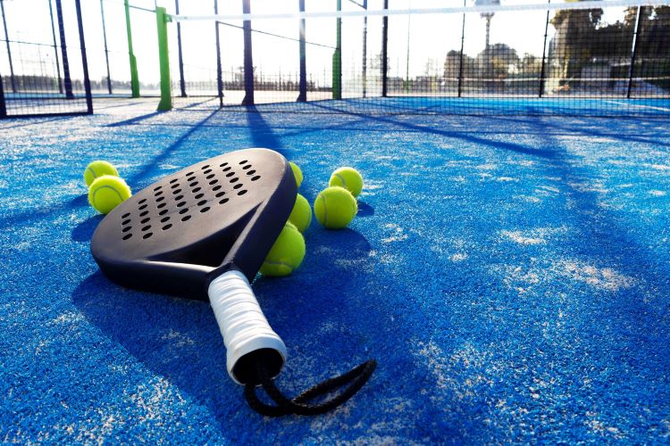 (Ilustrasi olahraga padel, sumber : canva)